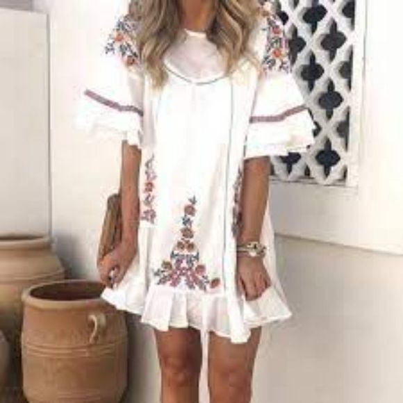 Goodnight Macaroon Dresses & Skirts - NWT GOODNIGHT MACAROON WHITE GAUZY PEASANT DRESS WITH EMBROIDERY SIZE MEDIUM